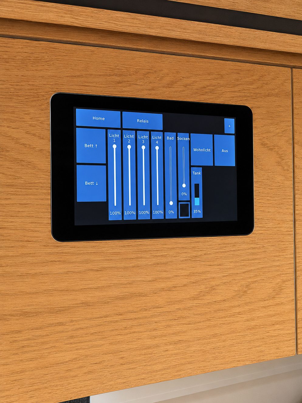 Kontrolldisplay im Campervan