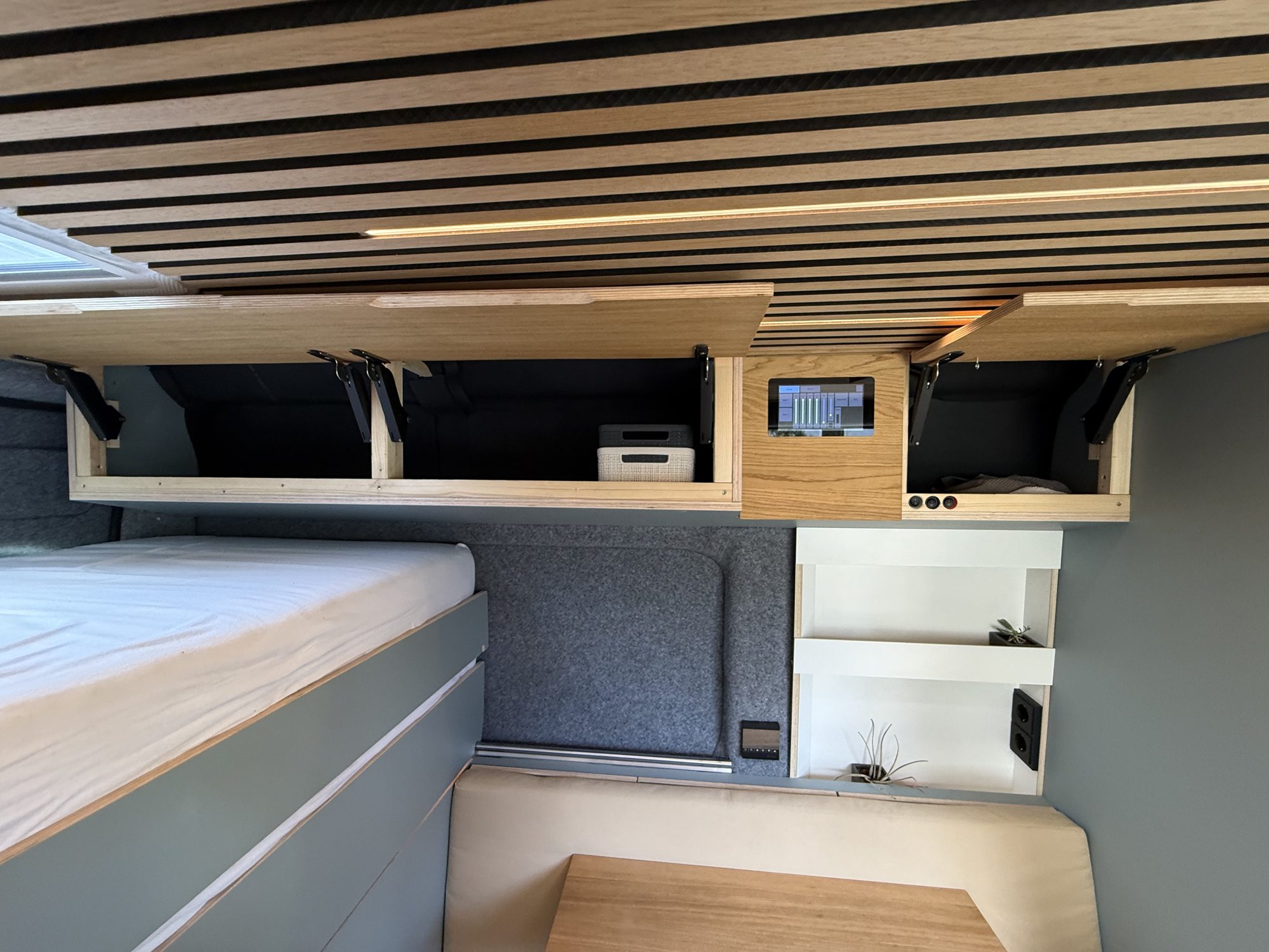 geräumiger Stauraum im ausgebauten Campervan